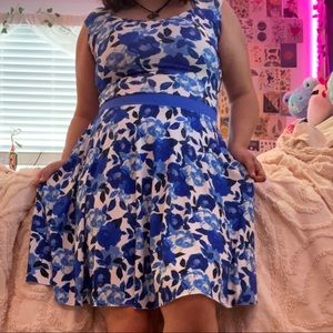 Blue Flower Patterned Short Dress - fit and flare - Weissman
